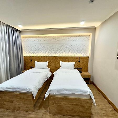 Dami Almaty Hotel エクステリア 写真