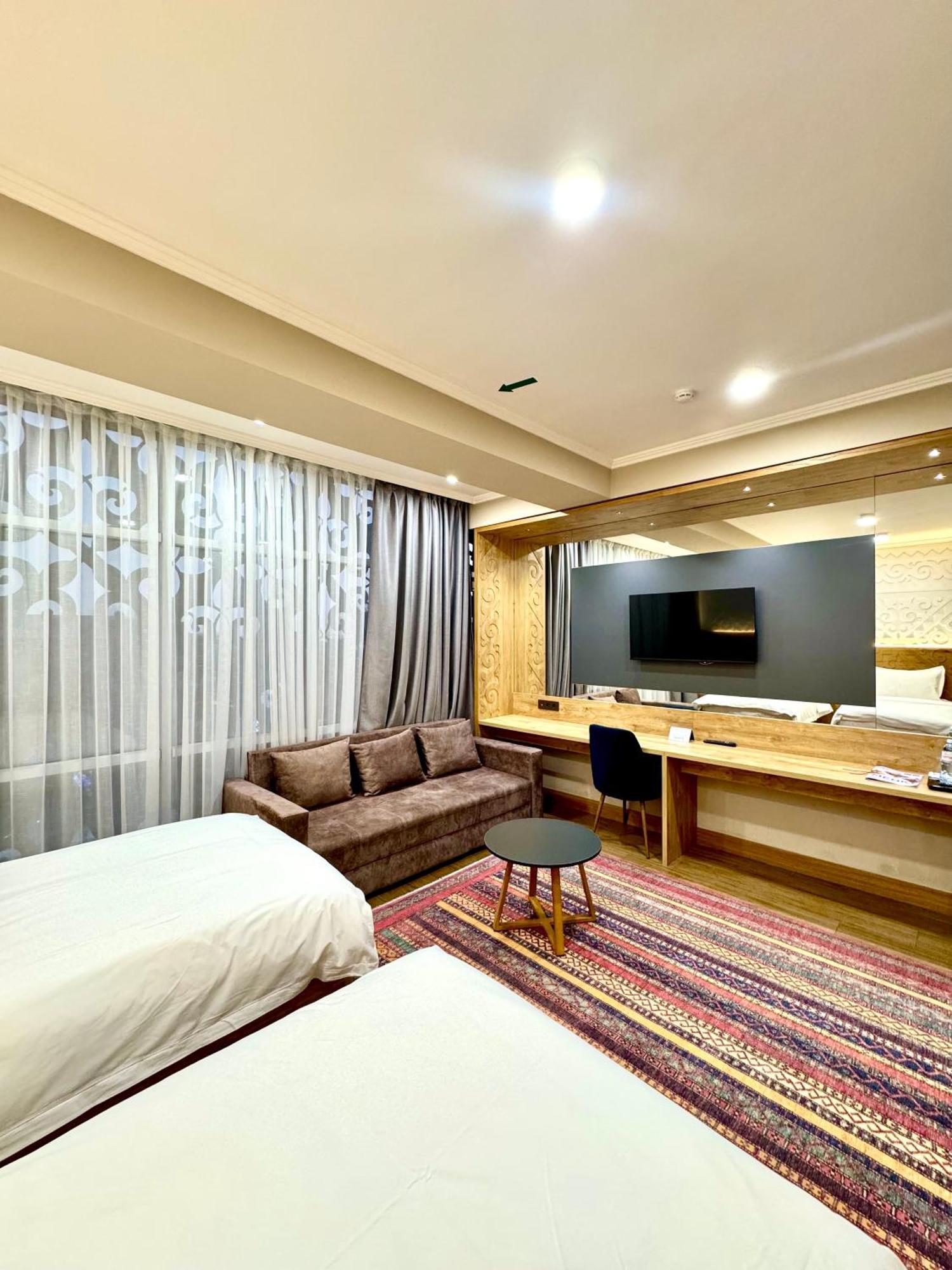 Dami Almaty Hotel エクステリア 写真