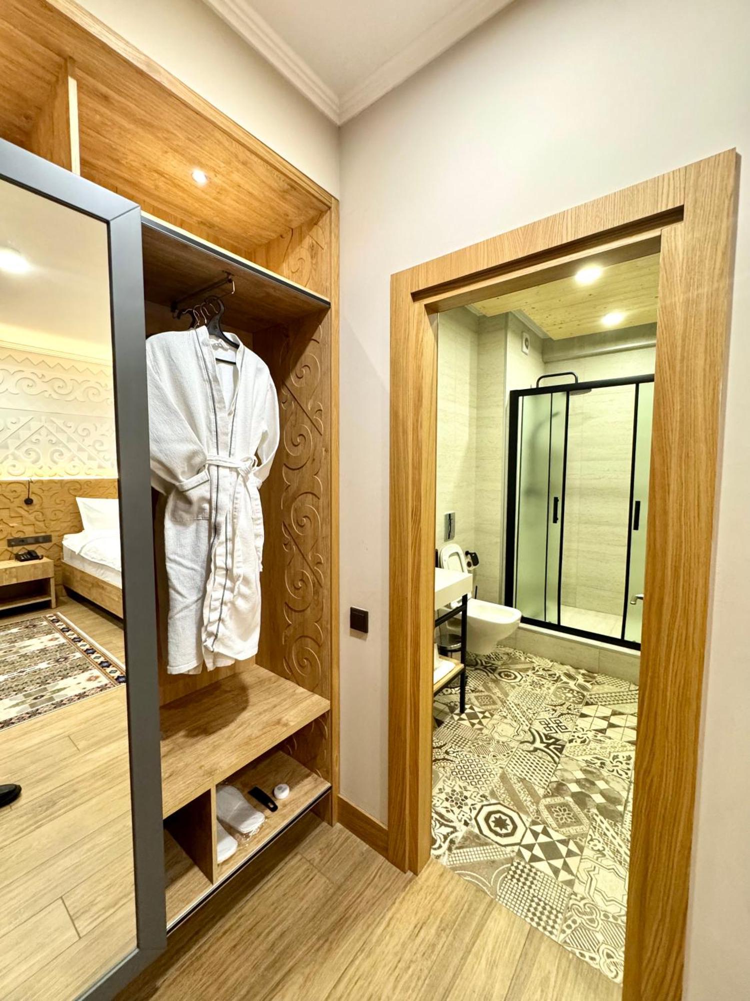 Dami Almaty Hotel エクステリア 写真